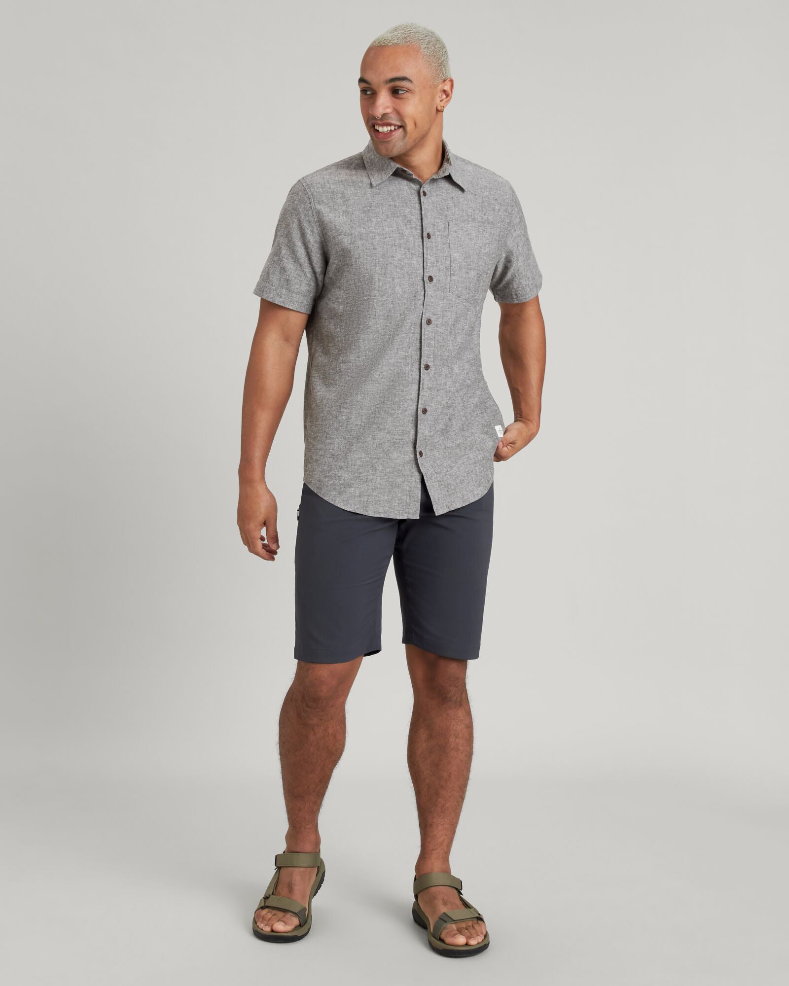 a0706_o6q_flaxton_short_sleeve_shirt_men_b_1743630563000