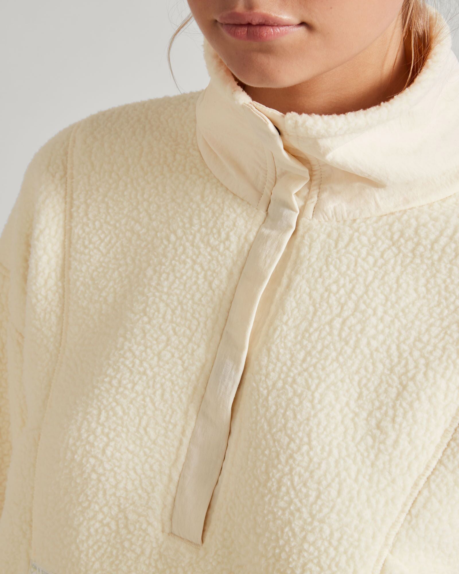 a1539_013_co_z_high_pile_womens_pullover_g_1743629906000