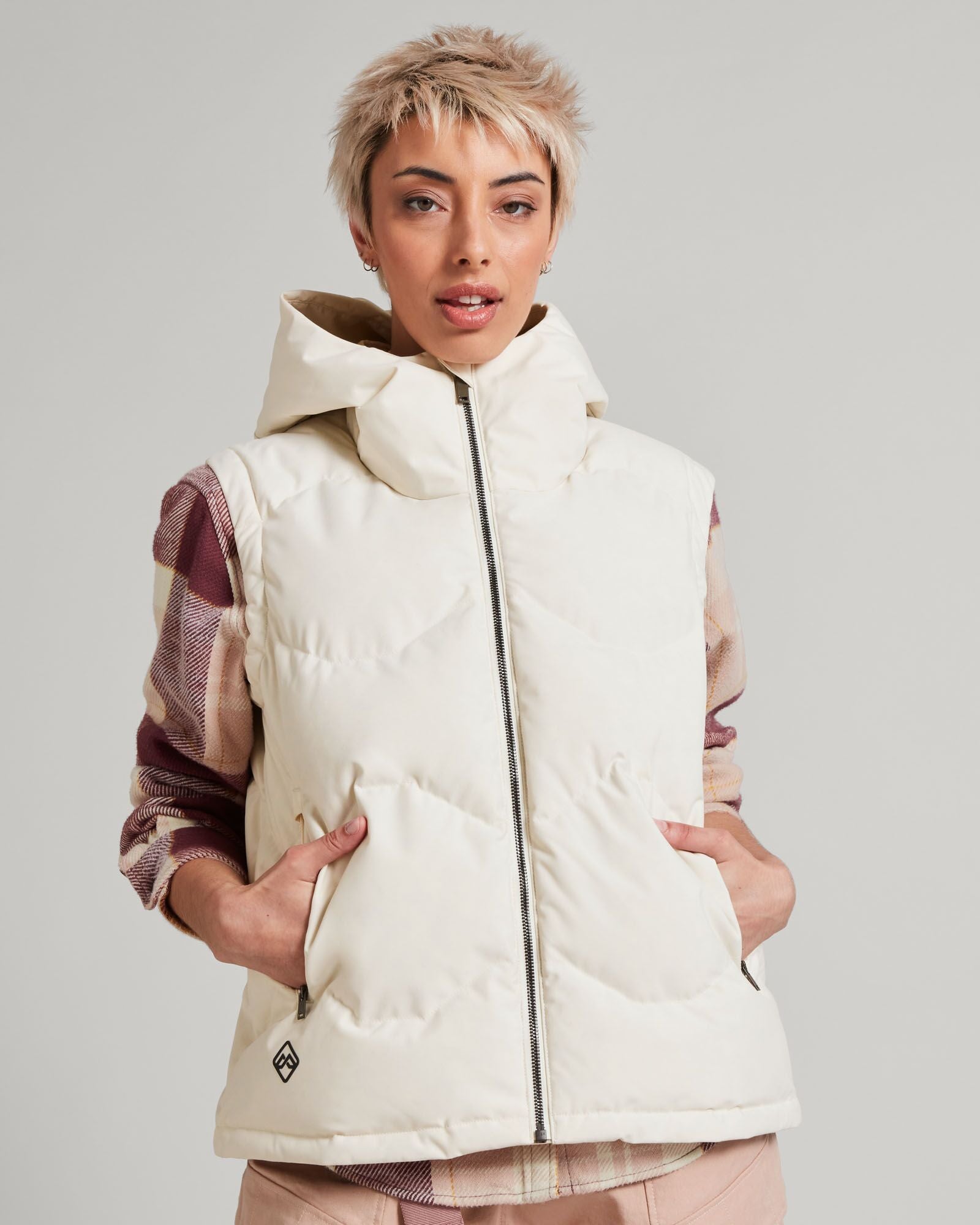 a1574_013_frisco_x_womens_hooded_down_vest_j_1743630234000