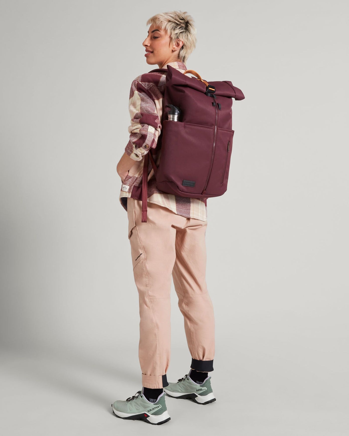 a1615_nz2_apex_roll_top_pack_20_b_1744346249000