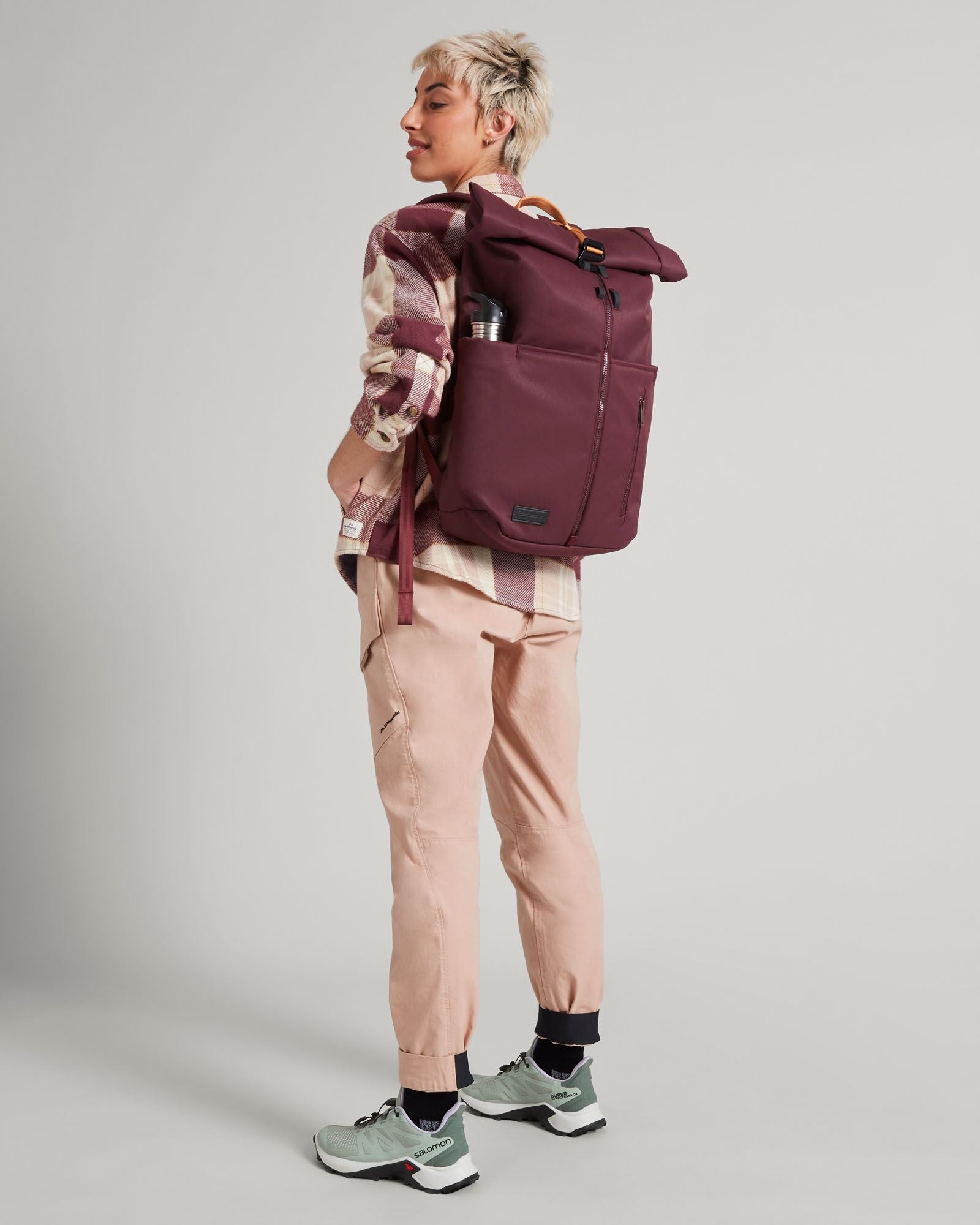 a1615_nz2_apex_roll_top_pack_20_b_1744346249000
