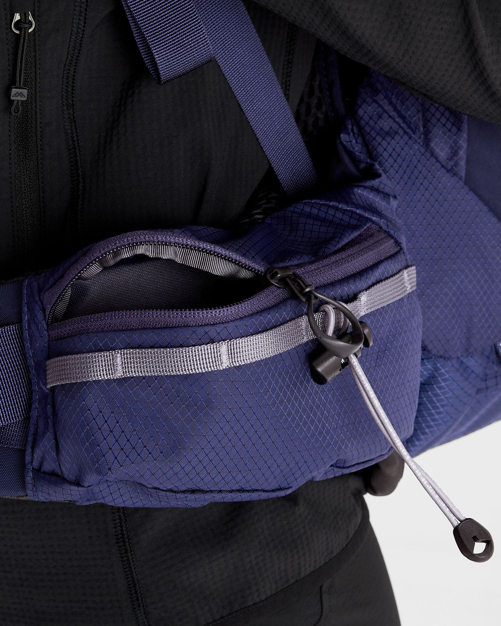 a1735_ofc_valorous_womens_55l_pack_d_1743631343000