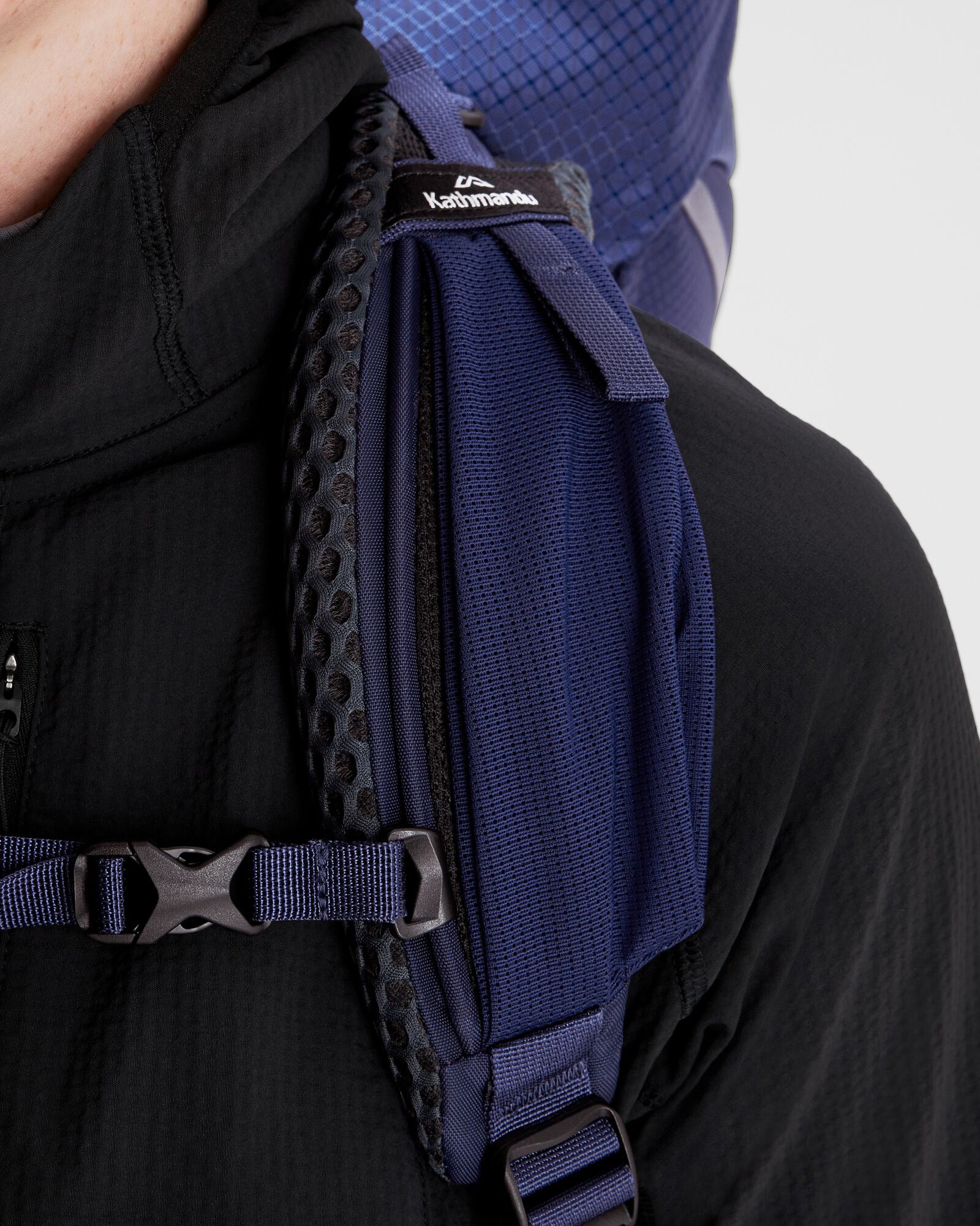 a1735_ofc_valorous_womens_55l_pack_e_1743633960000