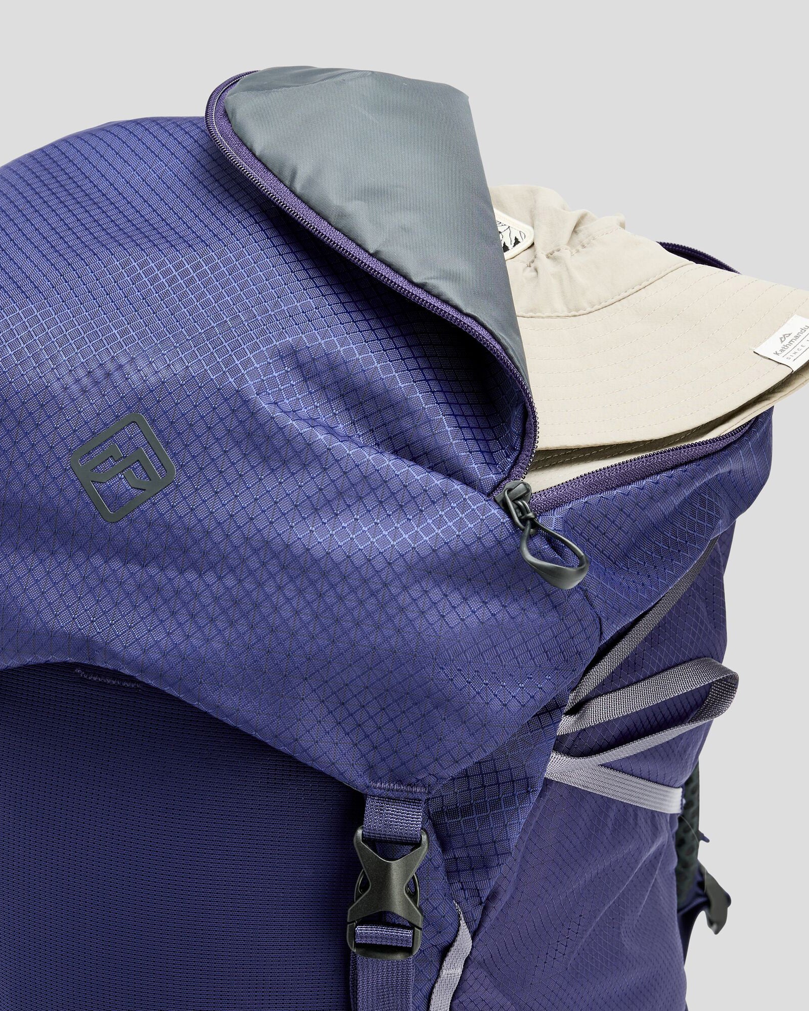 a1735_ofc_valorous_womens_55l_pack_h_1743631347000