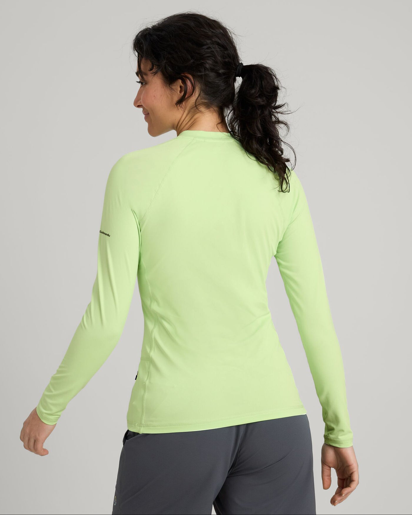 b0406_od8_wtr_seeker_womens_splash_long_sleeve_top_d_1743630387000