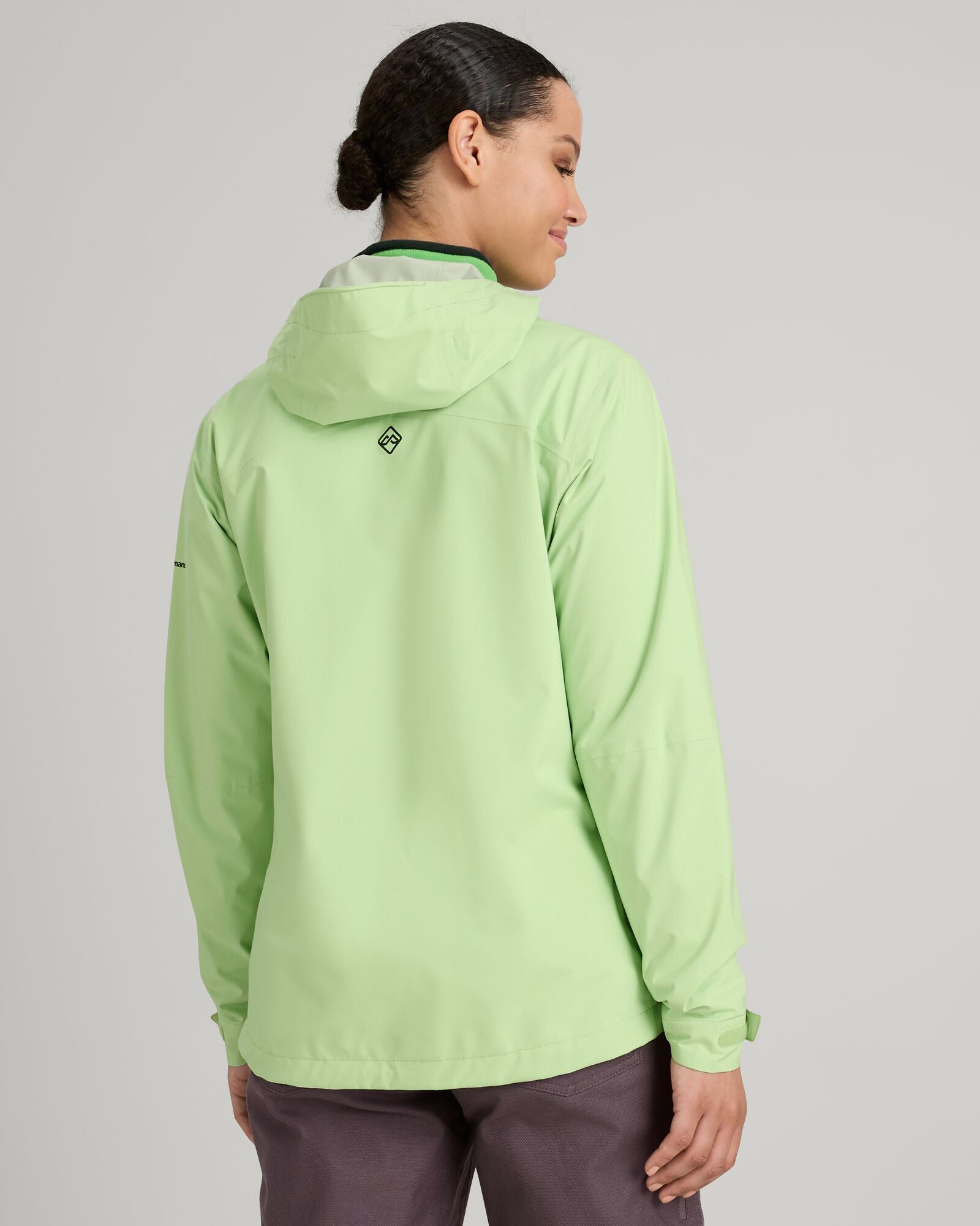 b0476_od8_trailhead_stretch_2_5l_womens_rain_jacket_d_1743629532000
