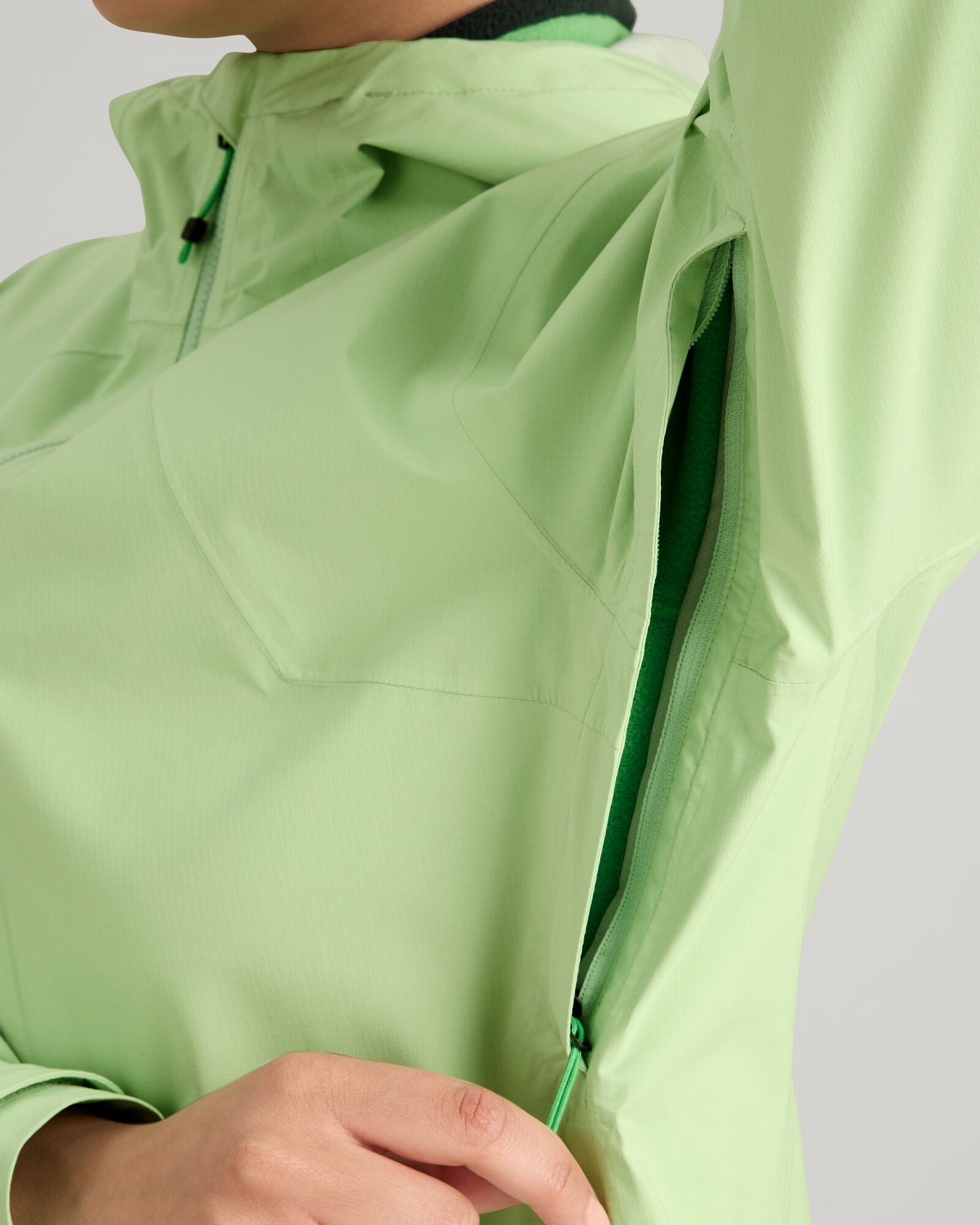 b0476_od8_trailhead_stretch_2_5l_womens_rain_jacket_g_1743633687000