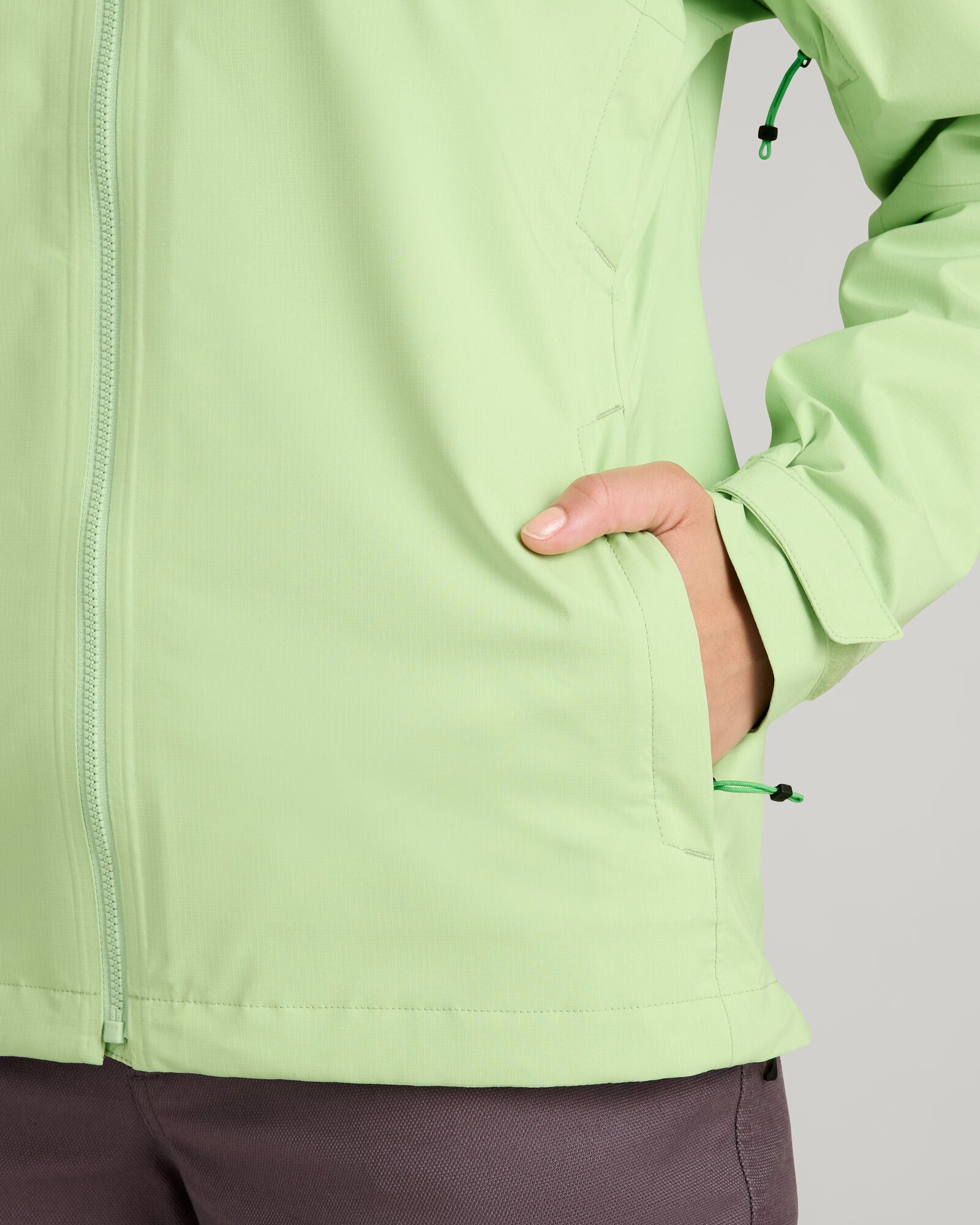 b0476_od8_trailhead_stretch_2_5l_womens_rain_jacket_h_1743633687000