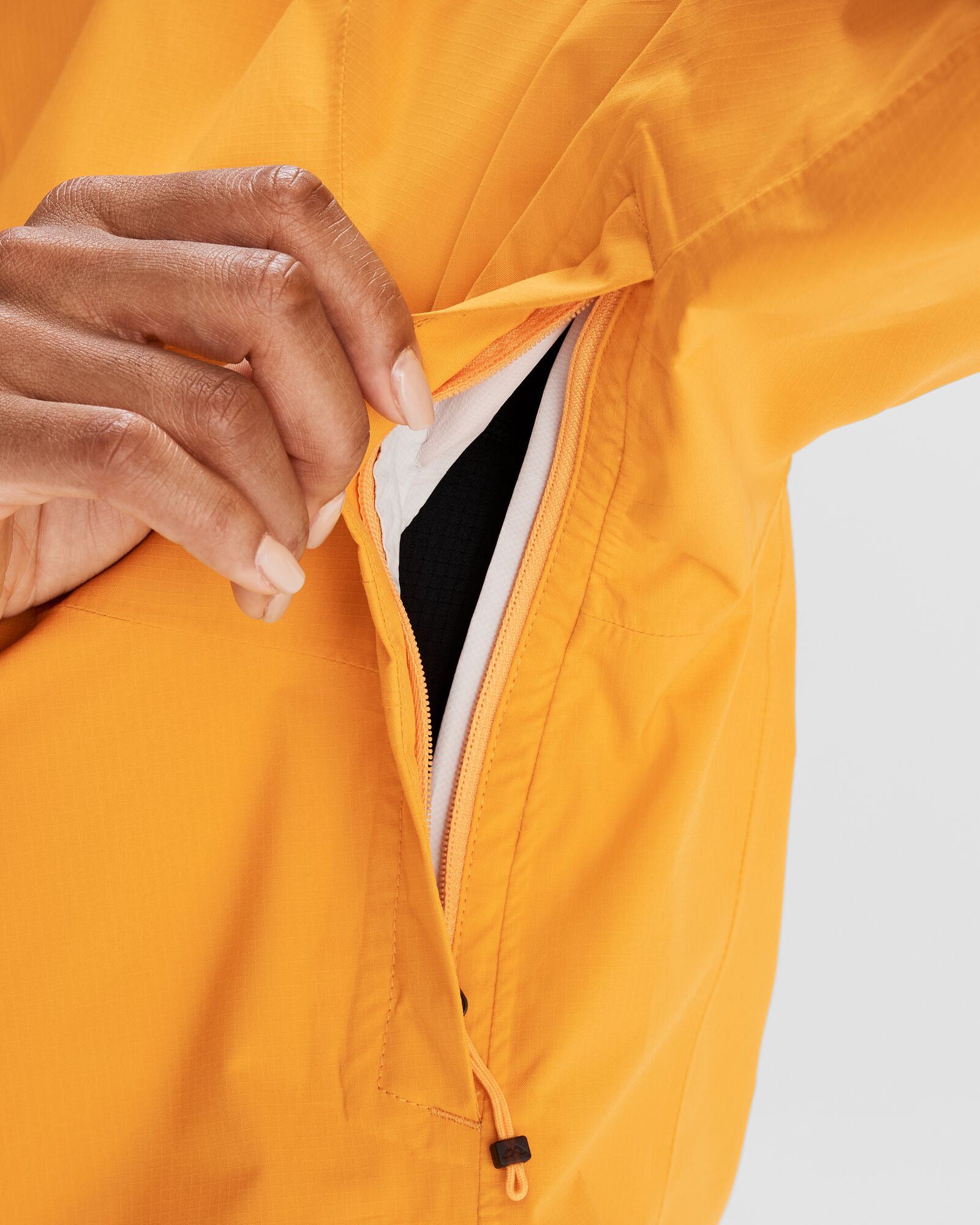 b0476_oi3_trailhead_stretch_2_5l_womens_rain_jacket_f_1743633698000