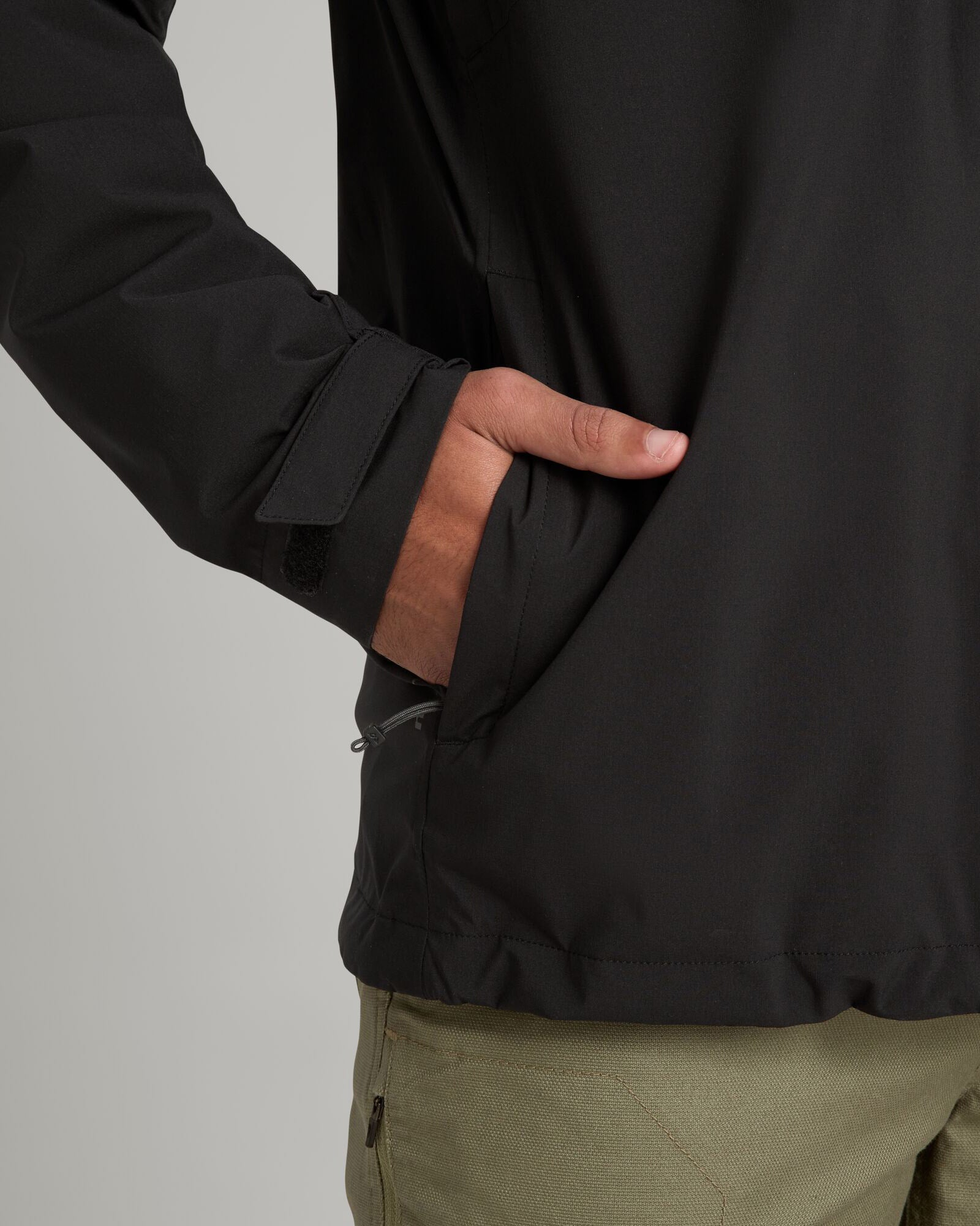 b0477_o4w_trailhead_stretch_2_5l_mens_rain_jacket_e_1743633654000