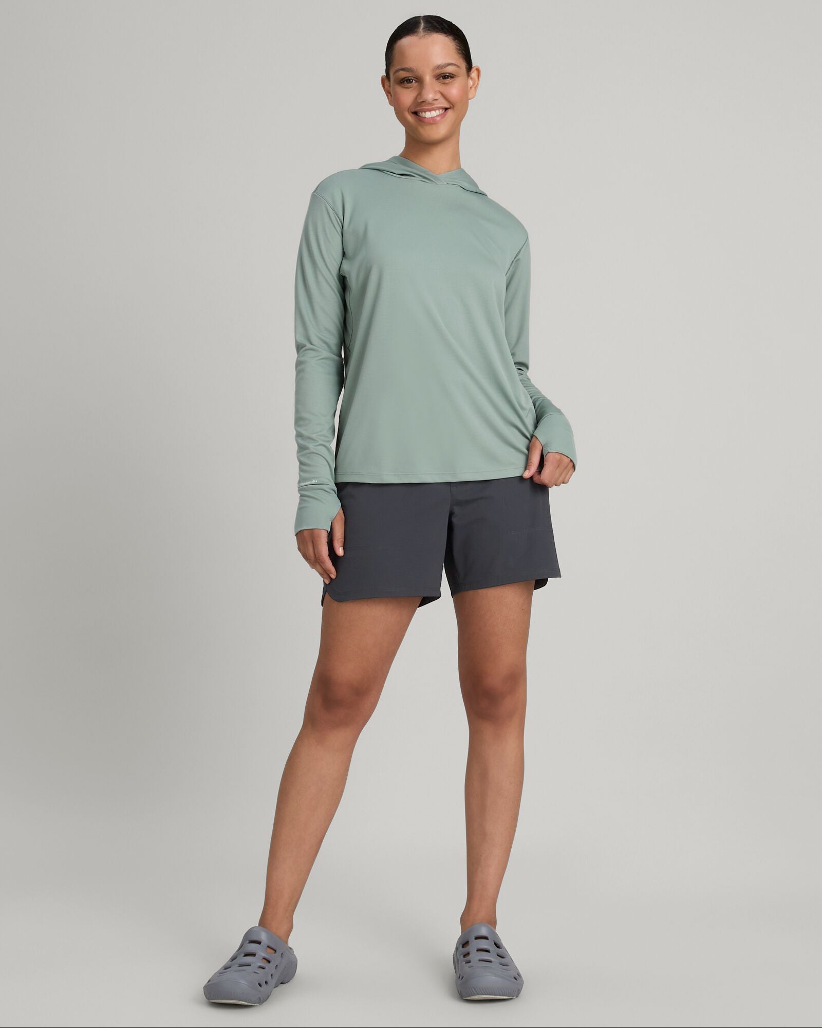 b0523_o4t_wtr_chaser_womens_5inch_shorts_grey_b_1743629696000