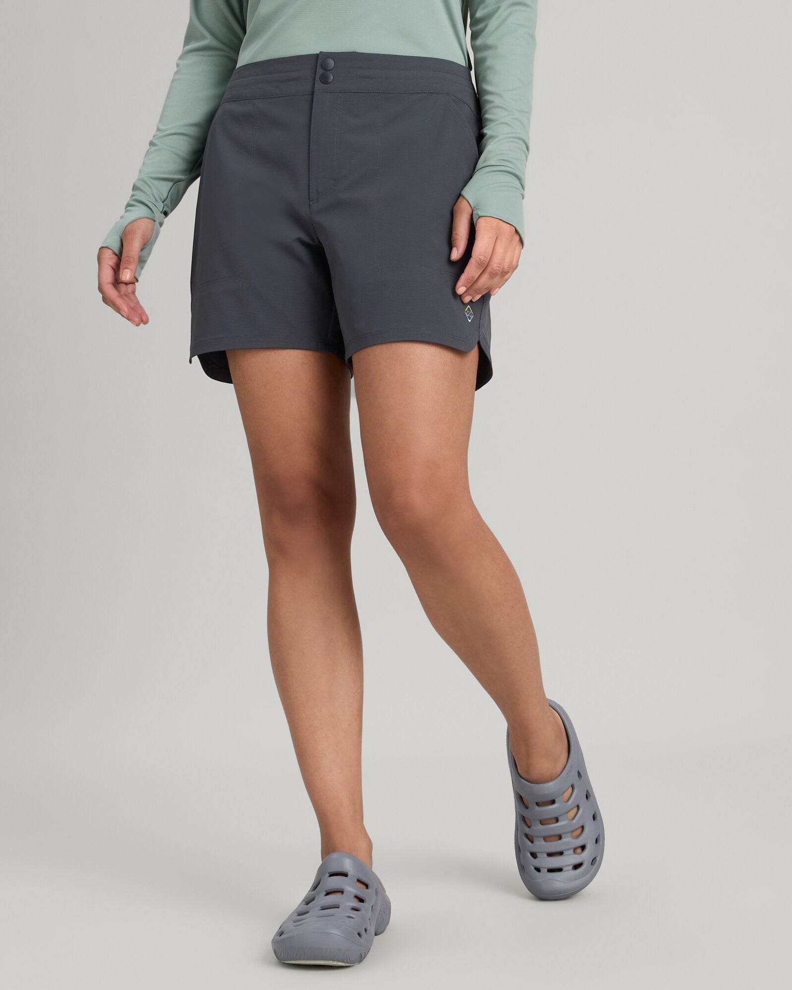 b0523_o4t_wtr_chaser_womens_5inch_shorts_grey_m_1743633559000