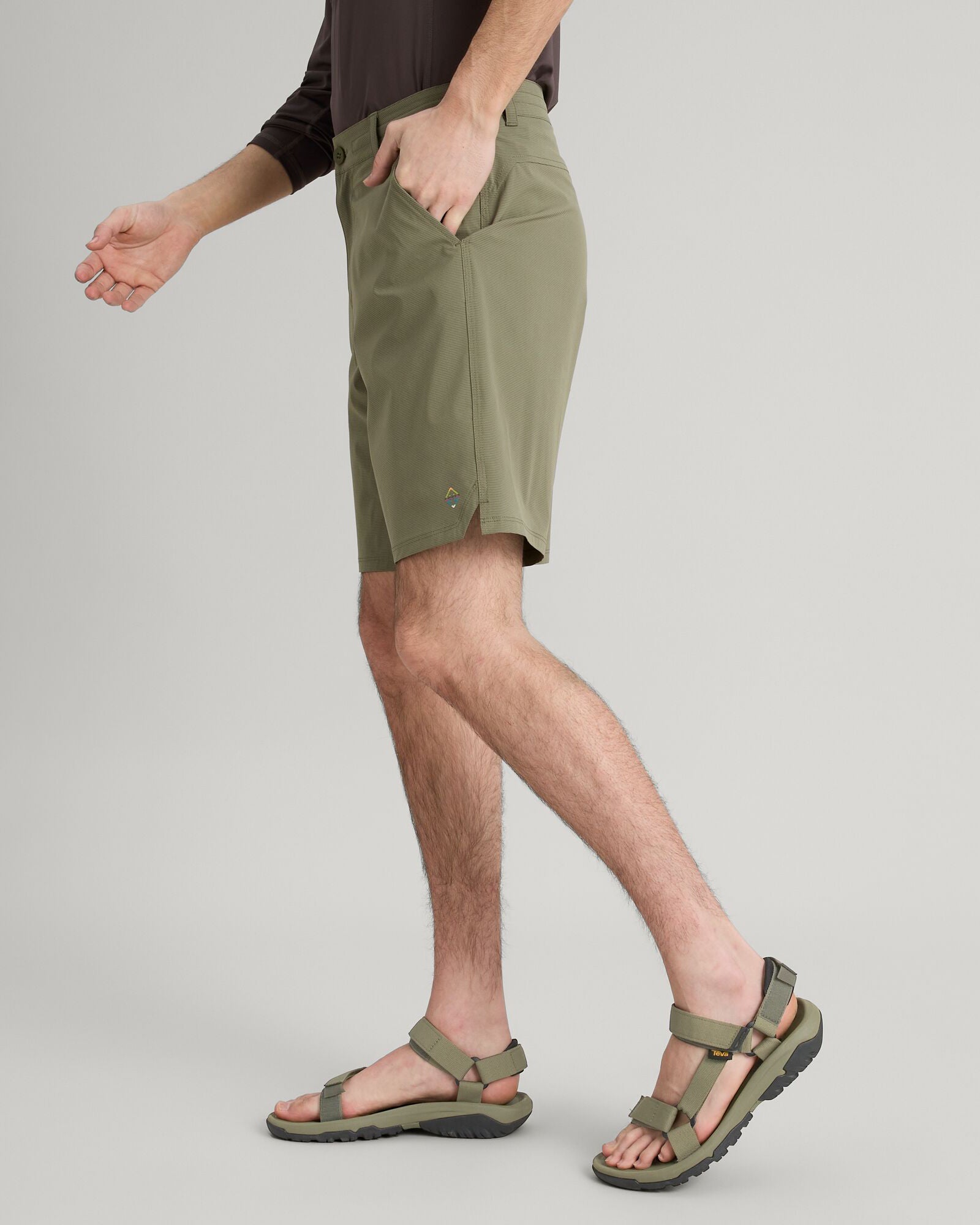 b0524_o4v_wtr_chaser_mens_9inch_shorts_c_1743633567000