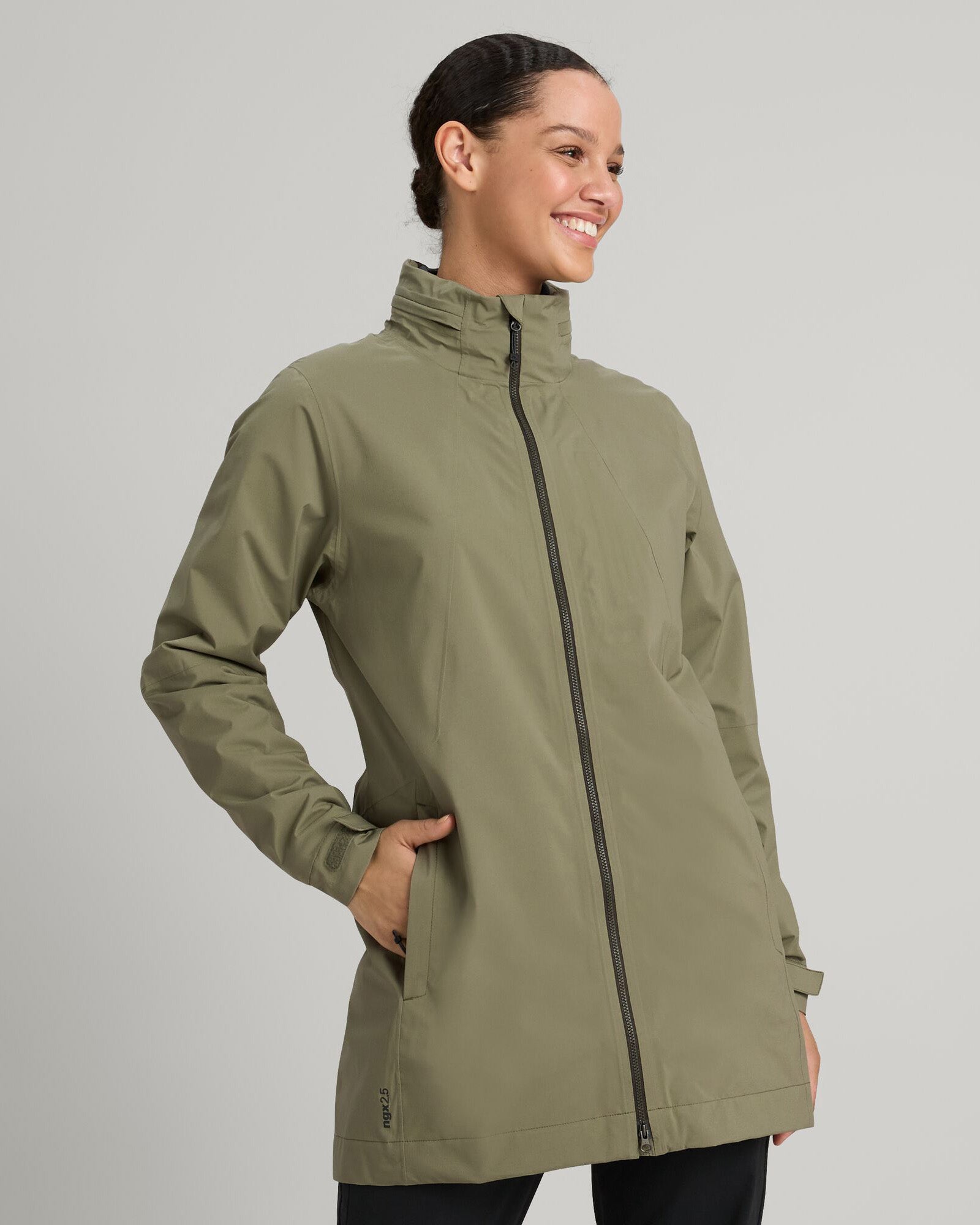 b0525_o4v_trailhead_stretch_2_5l_womens_rain_parka_a_1743629521000