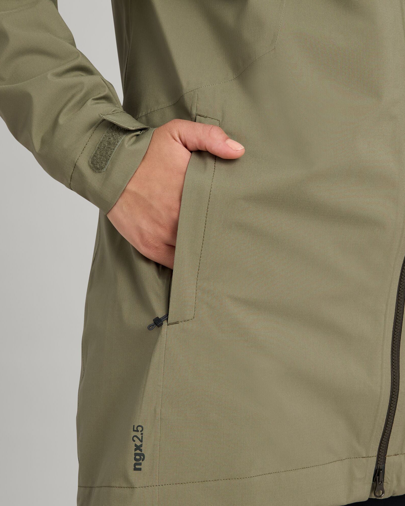 b0525_o4v_trailhead_stretch_2_5l_womens_rain_parka_e_1743633571000