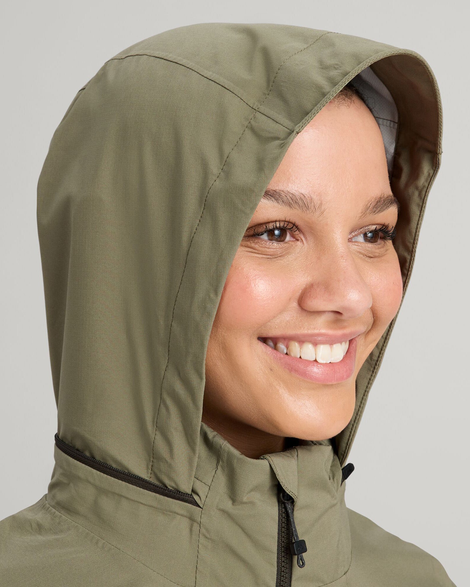 b0525_o4v_trailhead_stretch_2_5l_womens_rain_parka_g_1743629670000
