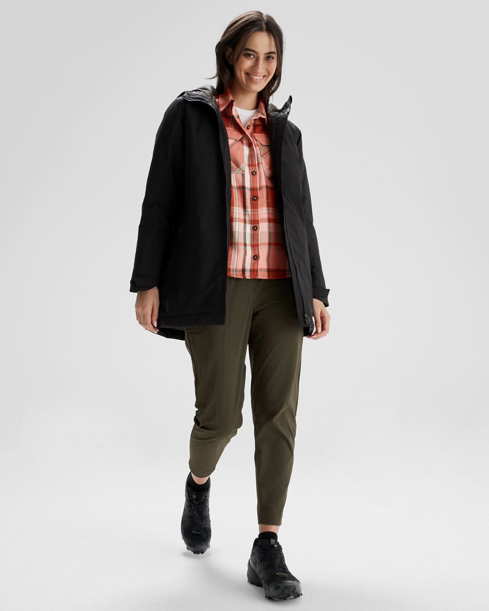 b0685_o4w_trailhead_2l_womens_novaloft_rain_parka_b_1743633084000