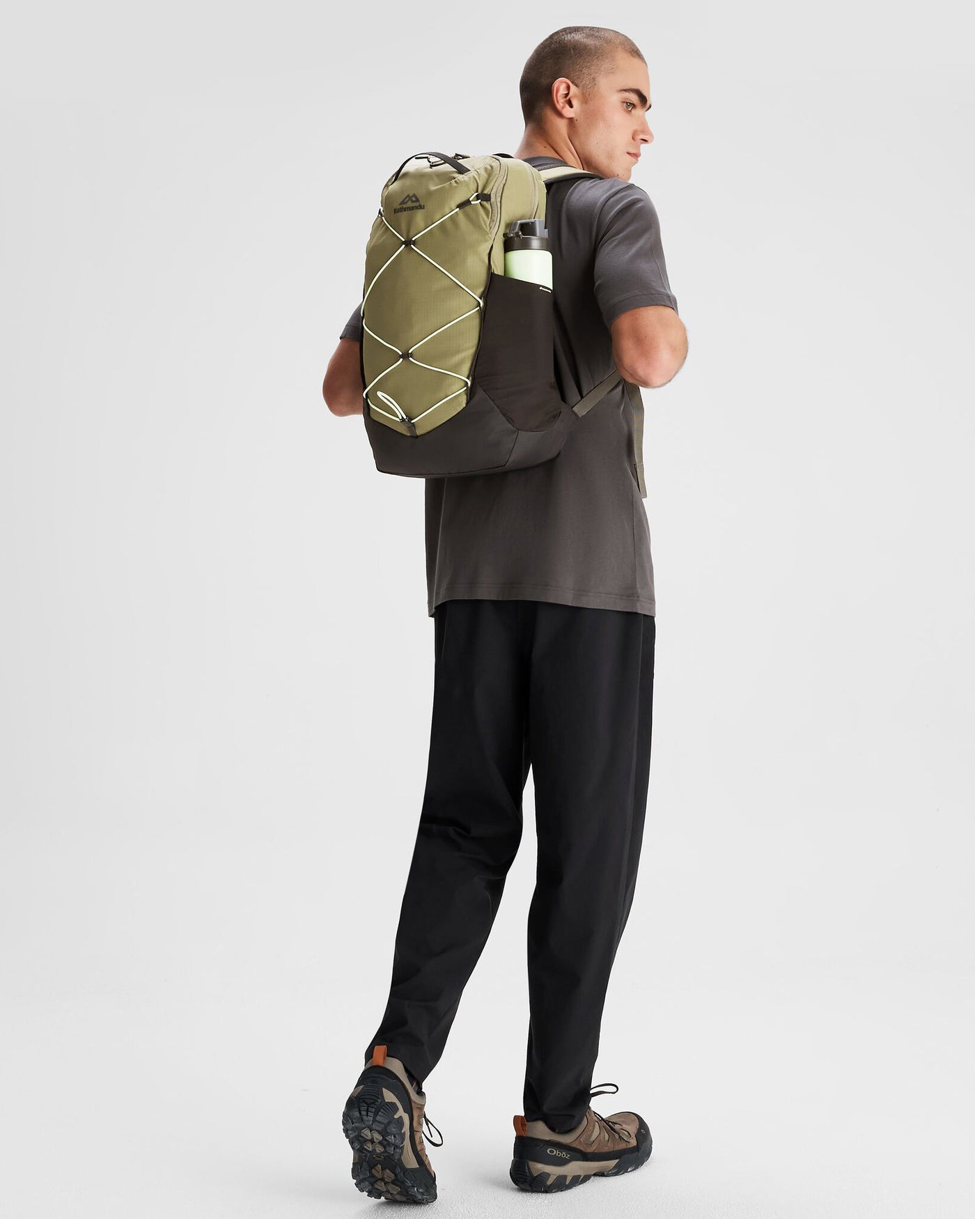 b0786_o4v_axon_escape_backpack_22l_b_1743632780000