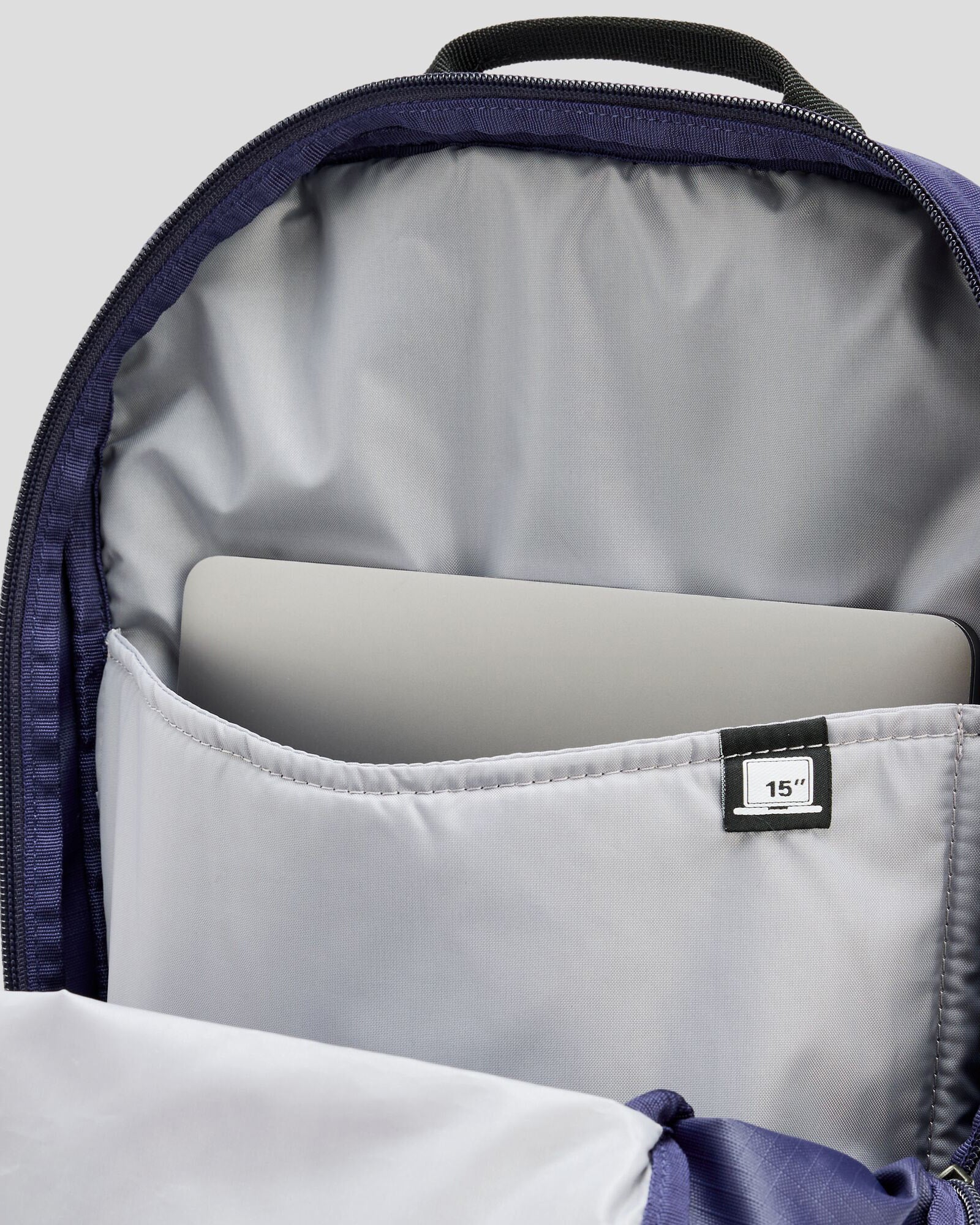 b0788_ofc_axon_escape_backpack_28_e_1743630905000