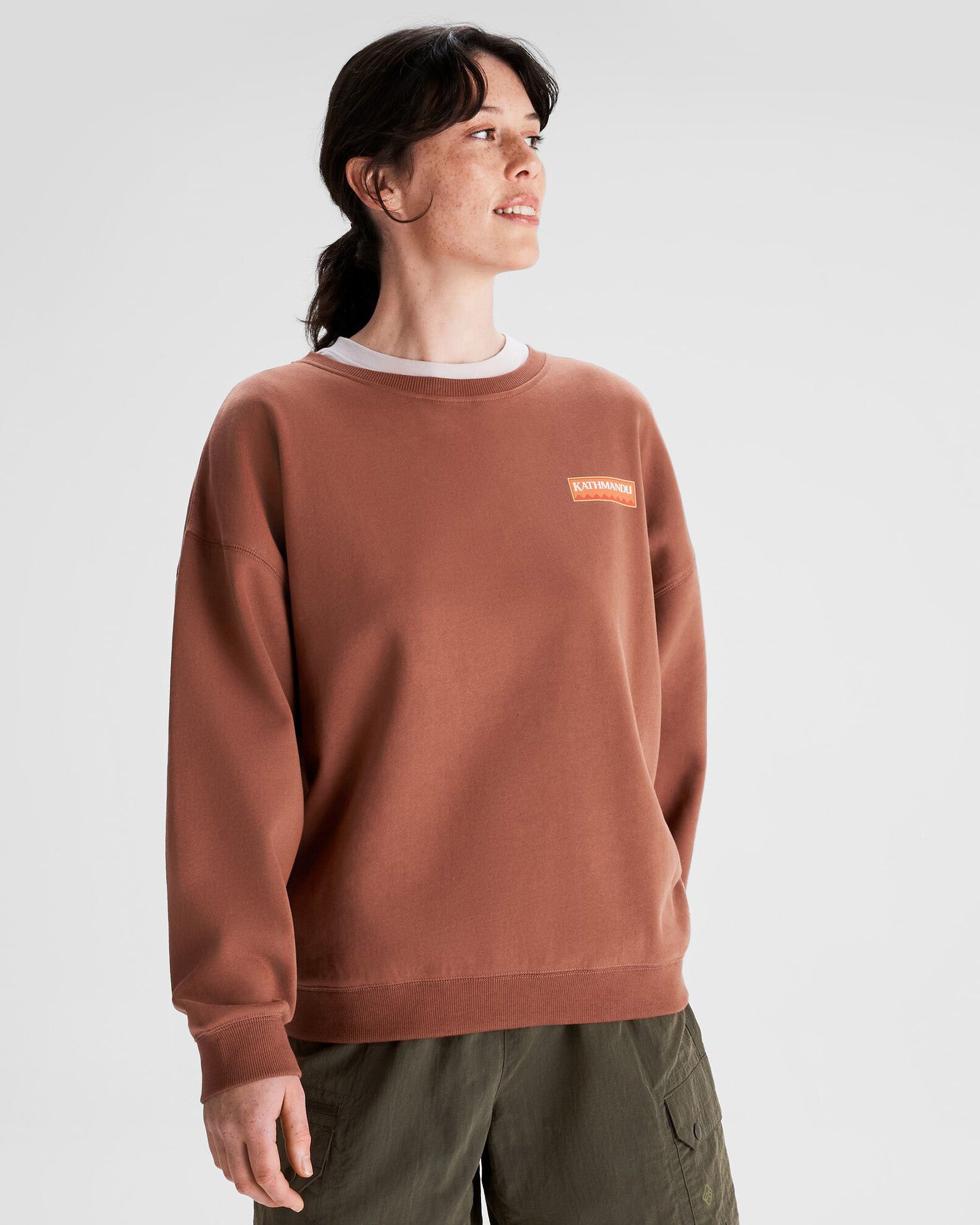 b1053_oi4_logo_womens_slouchy_lt_bb_crew_a_1743632197000