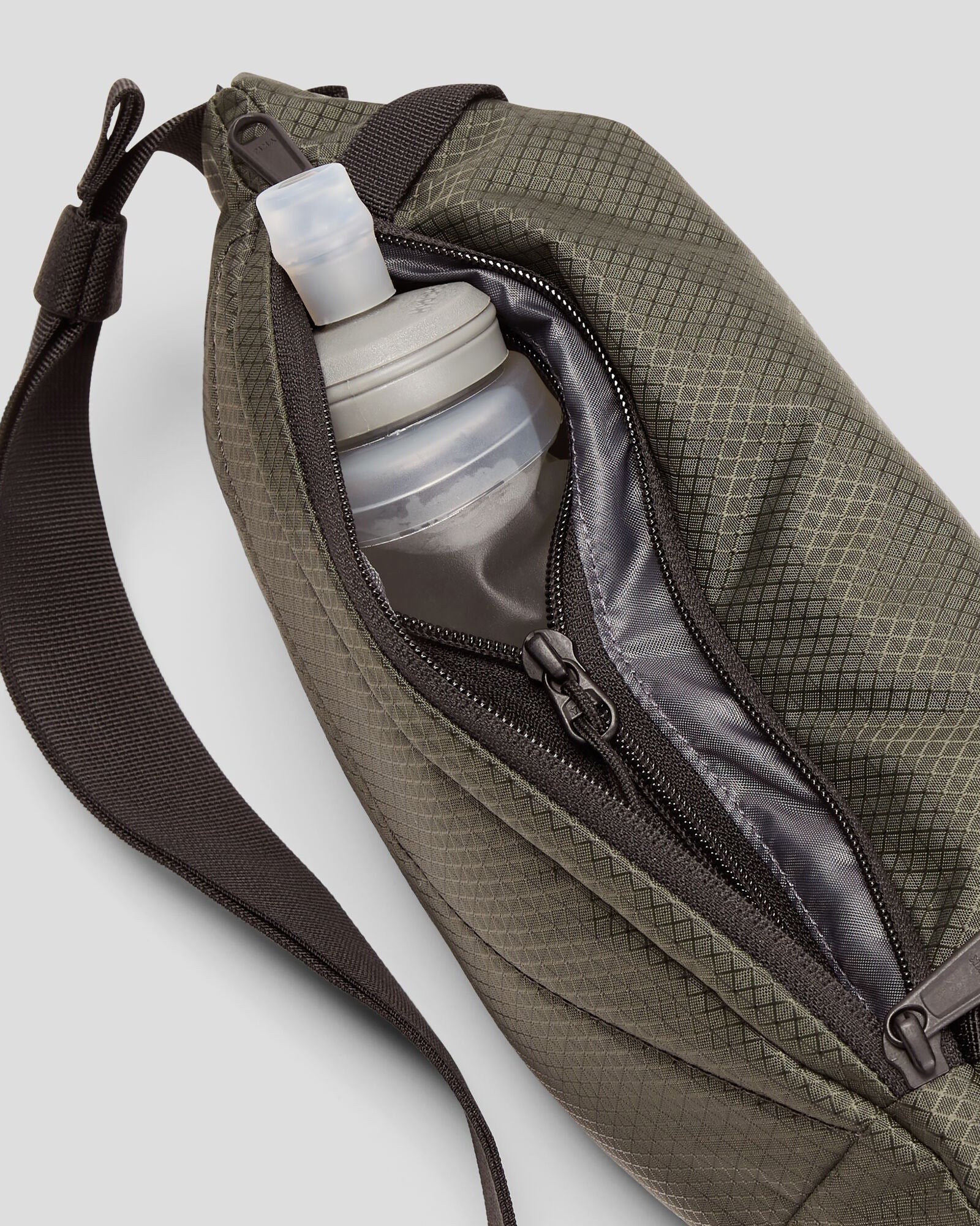 b1171_586_valorous_cross_body_f_1743630813000