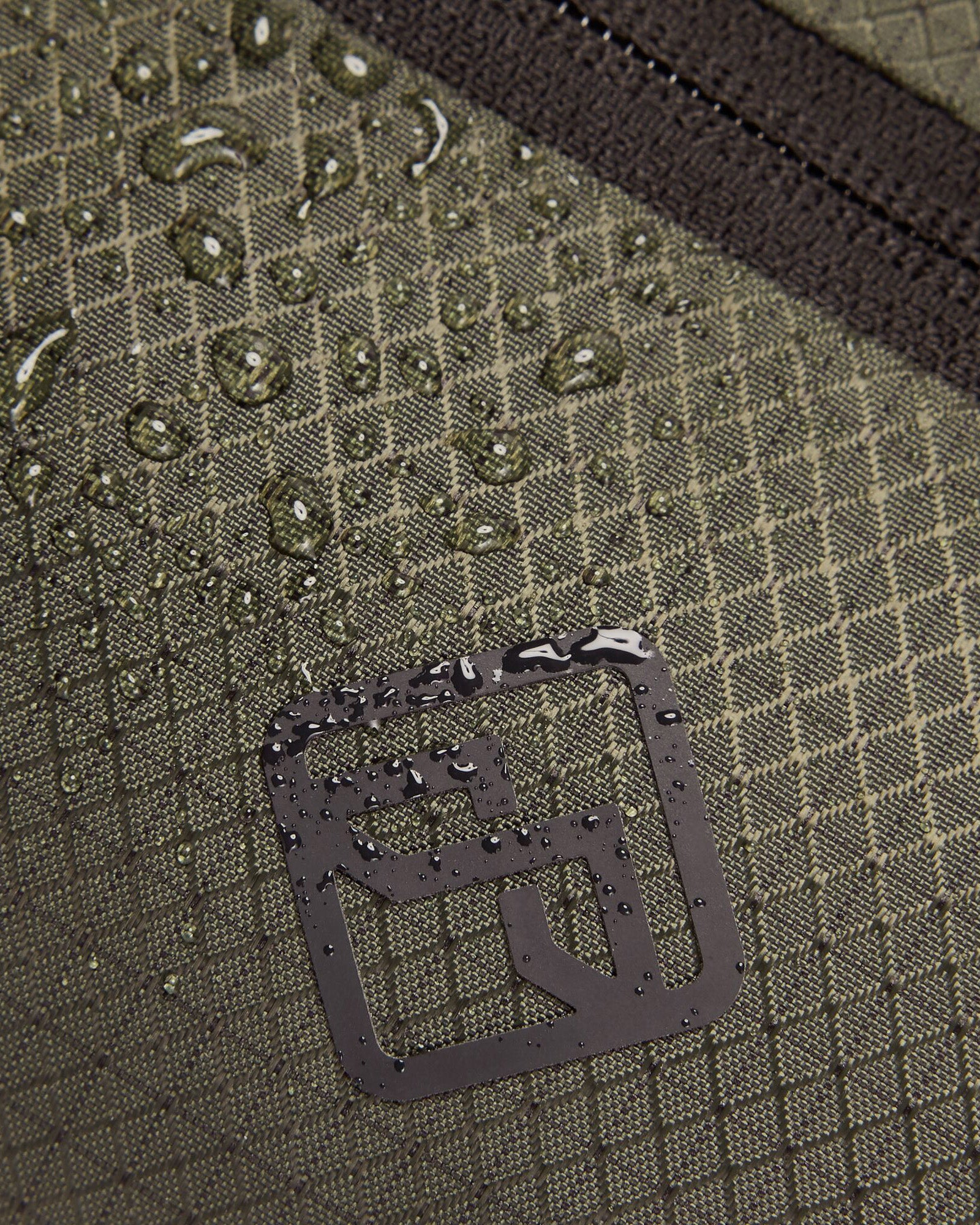 b1171_586_valorous_cross_body_g_1743630814000