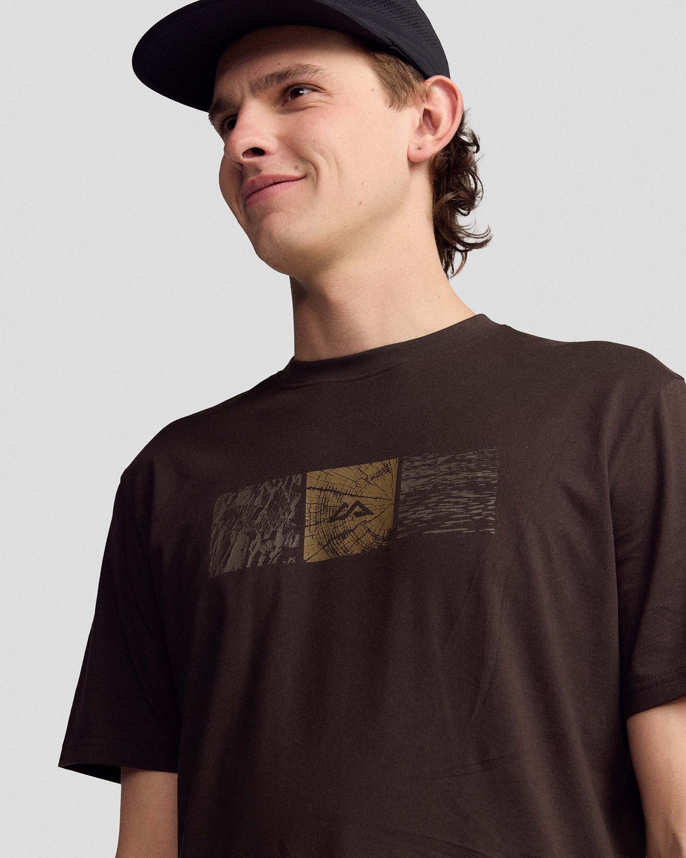 T-Shirt aus Bio-Baumwolle Mountain Photo für Herren – Cold Brew