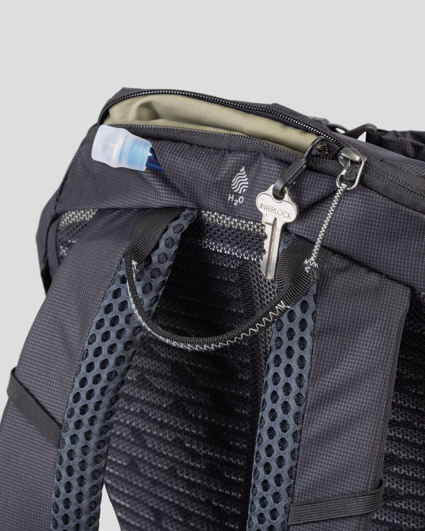 b1611_902_trailhead_pack_20l_black_i_1600x2000_2a2e340_1756934148000