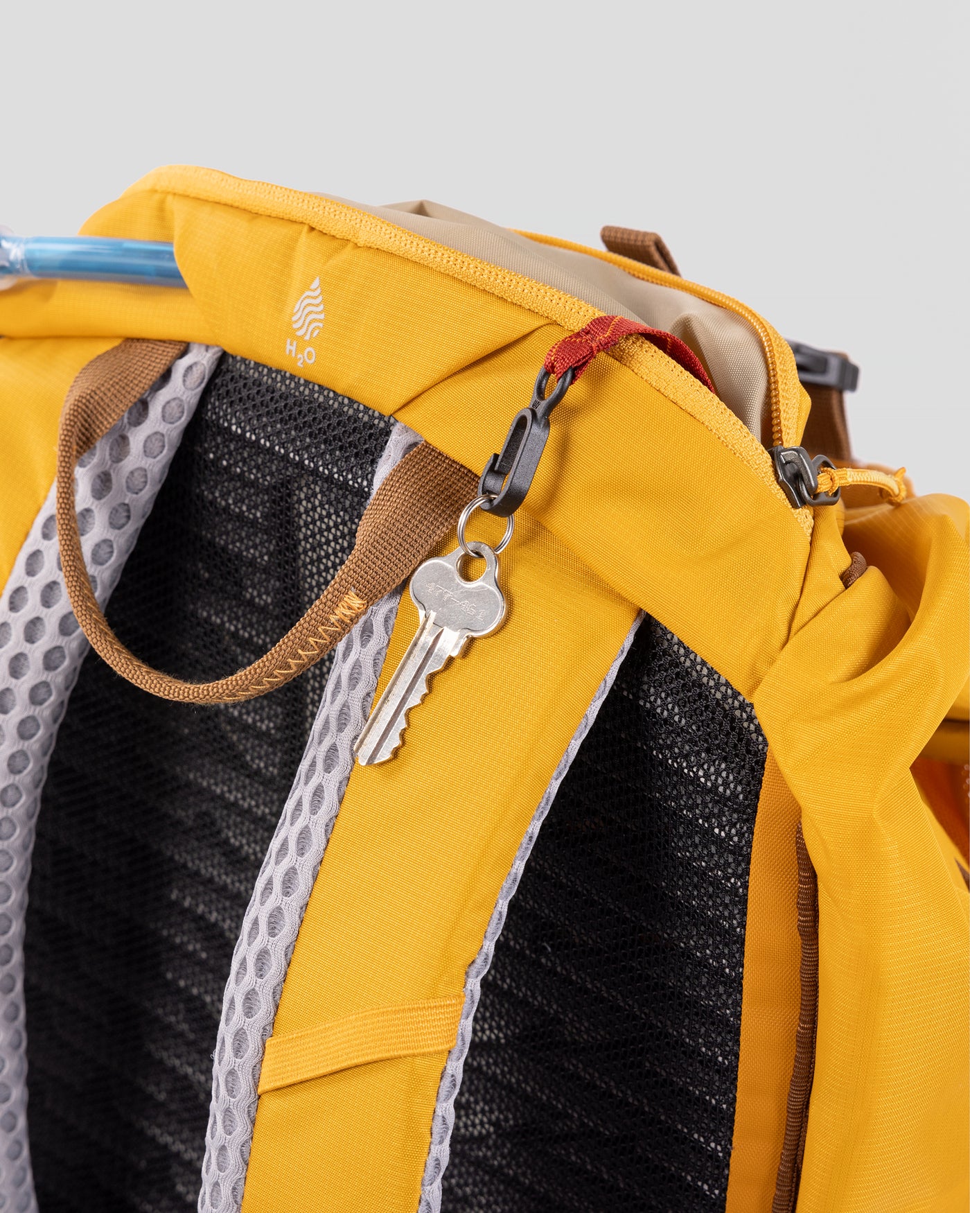 b1611_otm_trailhead_pack_20l_yellow_g_1600x2000_2a2e340_1756934156000